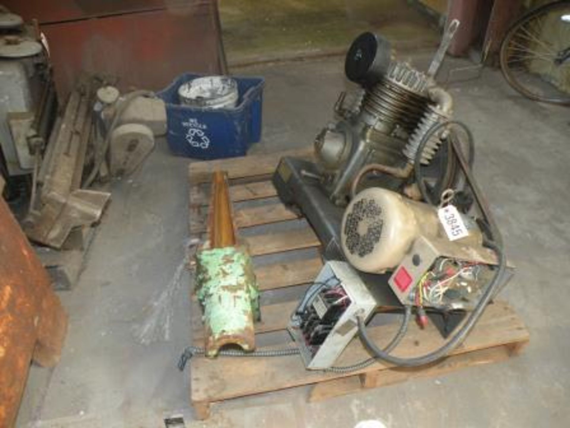 Compressor & Rocker Arm (Loading $10) (So Fulton, TN)