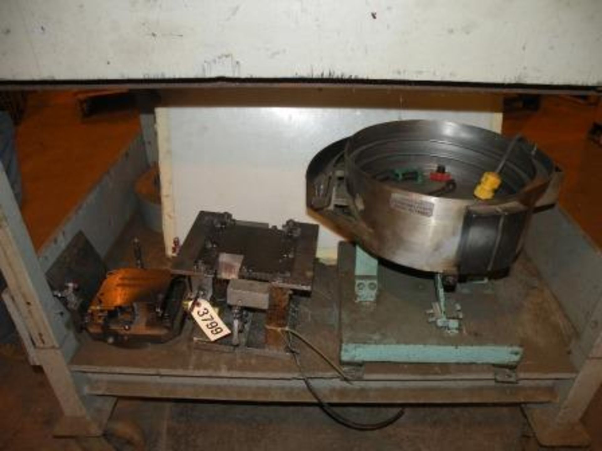 15" Syntron Bowl Feeder and 2 Fixture Plates (So Fulton, TN)