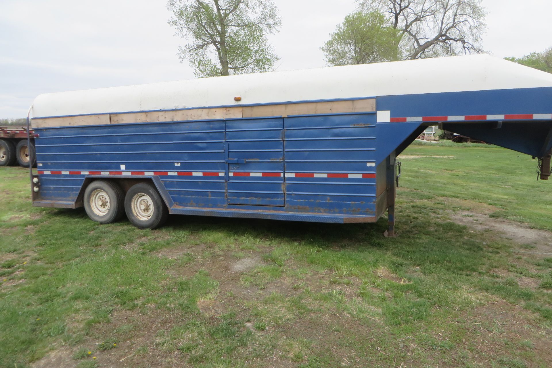 Trail King 24 ft goose neck cattle trailer