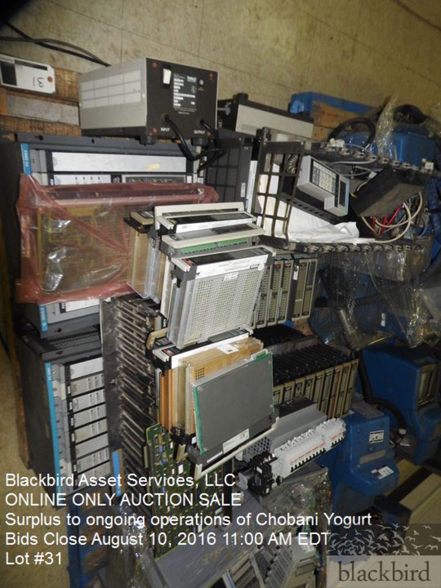 Lot 2 pallets Modicon and Gould electronic parts, Allen Bradley Panelview Plus 600/Powerflex/switc