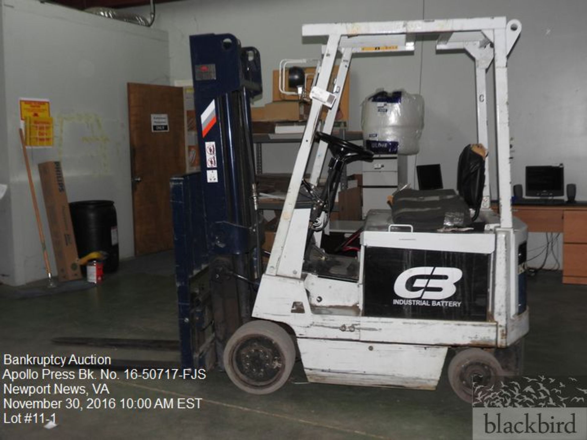 Komatsu forklift model F815SH-5 (SN 060146A), electric, 2700 lb. capacity, 48 volt with ba