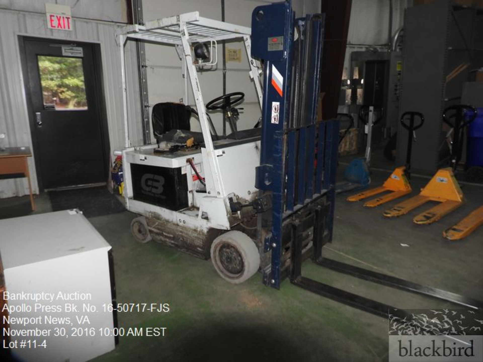 Komatsu forklift model F815SH-5 (SN 060146A), electric, 2700 lb. capacity, 48 volt with ba - Image 4 of 6