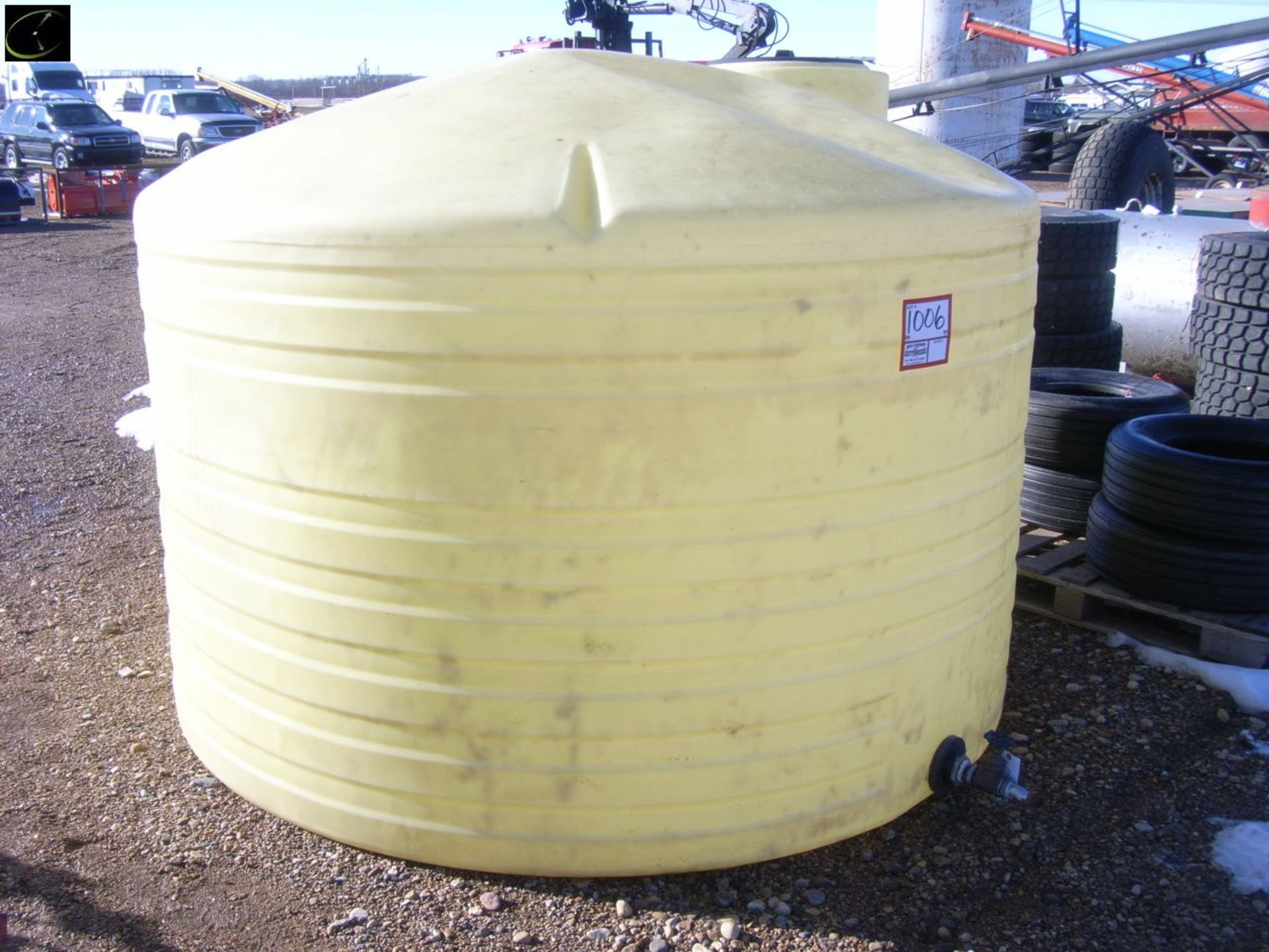 1500 gal poly water tank