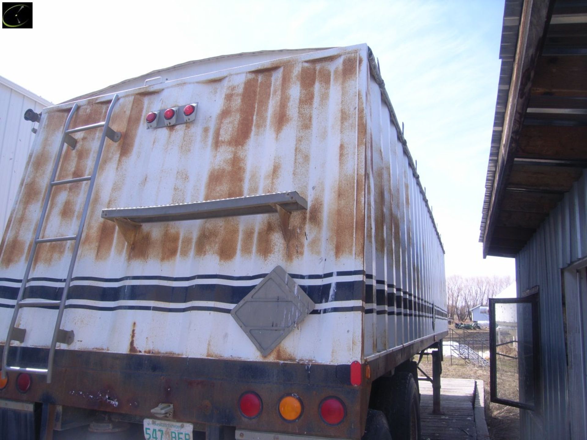 1997 Grain trailer Â 34' Â  SN: 2DEGBSZ2XV1010795 Â  Tire size: 11R 22.5 Â dual hoppers, Â w/ - Image 7 of 8