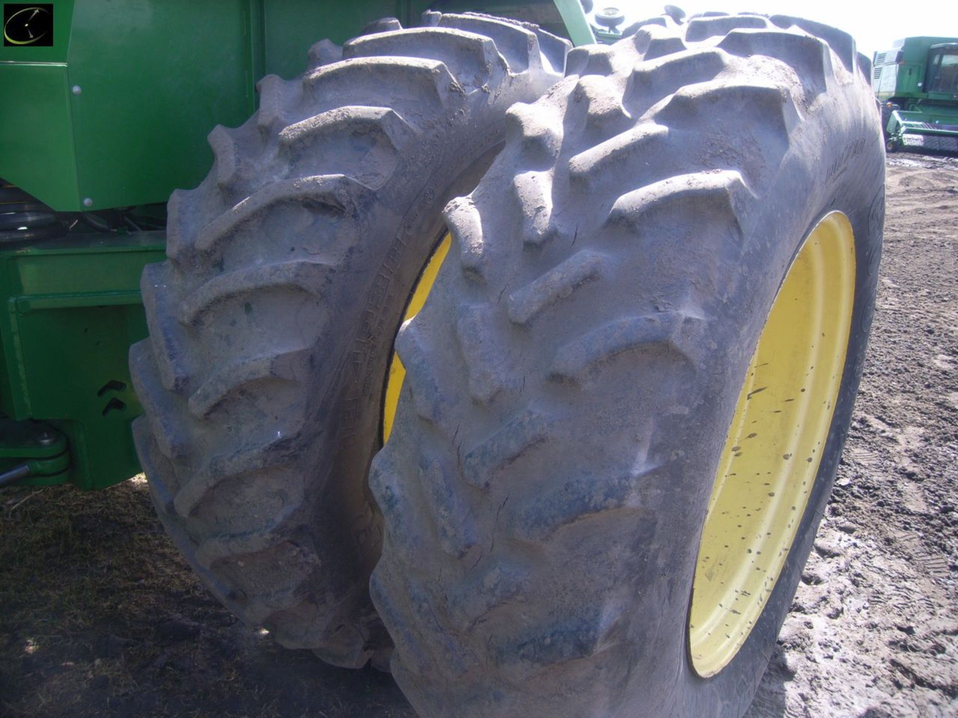 1996 Â JD 8570 Tractor Â SN:RW85705003282 Â 12 spd Â std Â Â  Hyds - 4 Â  18.4R38 Duals Â  Â Outback - Image 9 of 10