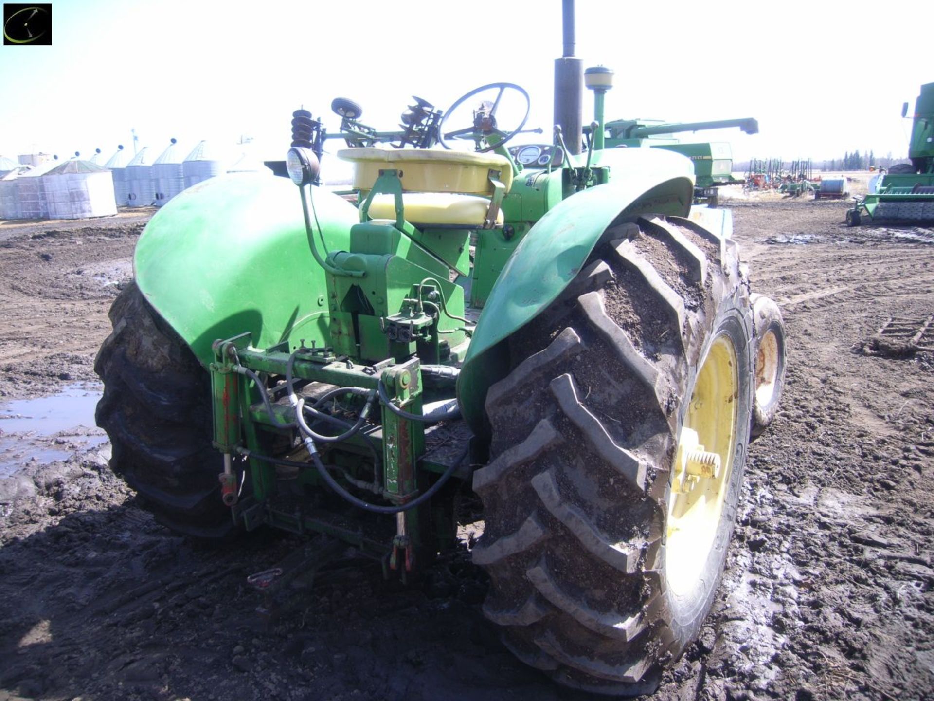 JD 3010 tractor Â  Â w/FEL - Image 6 of 9