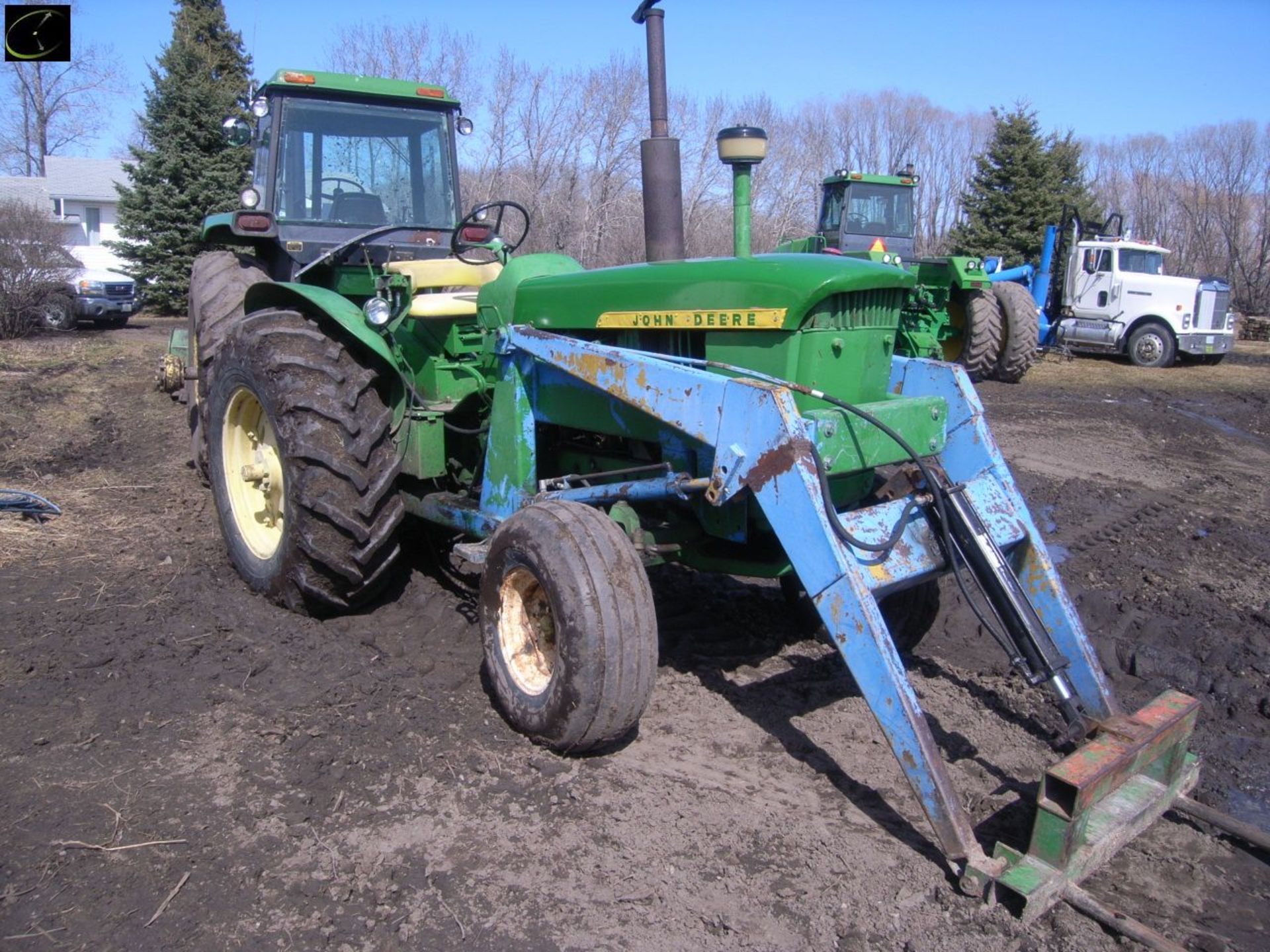 JD 3010 tractor Â  Â w/FEL - Image 2 of 9