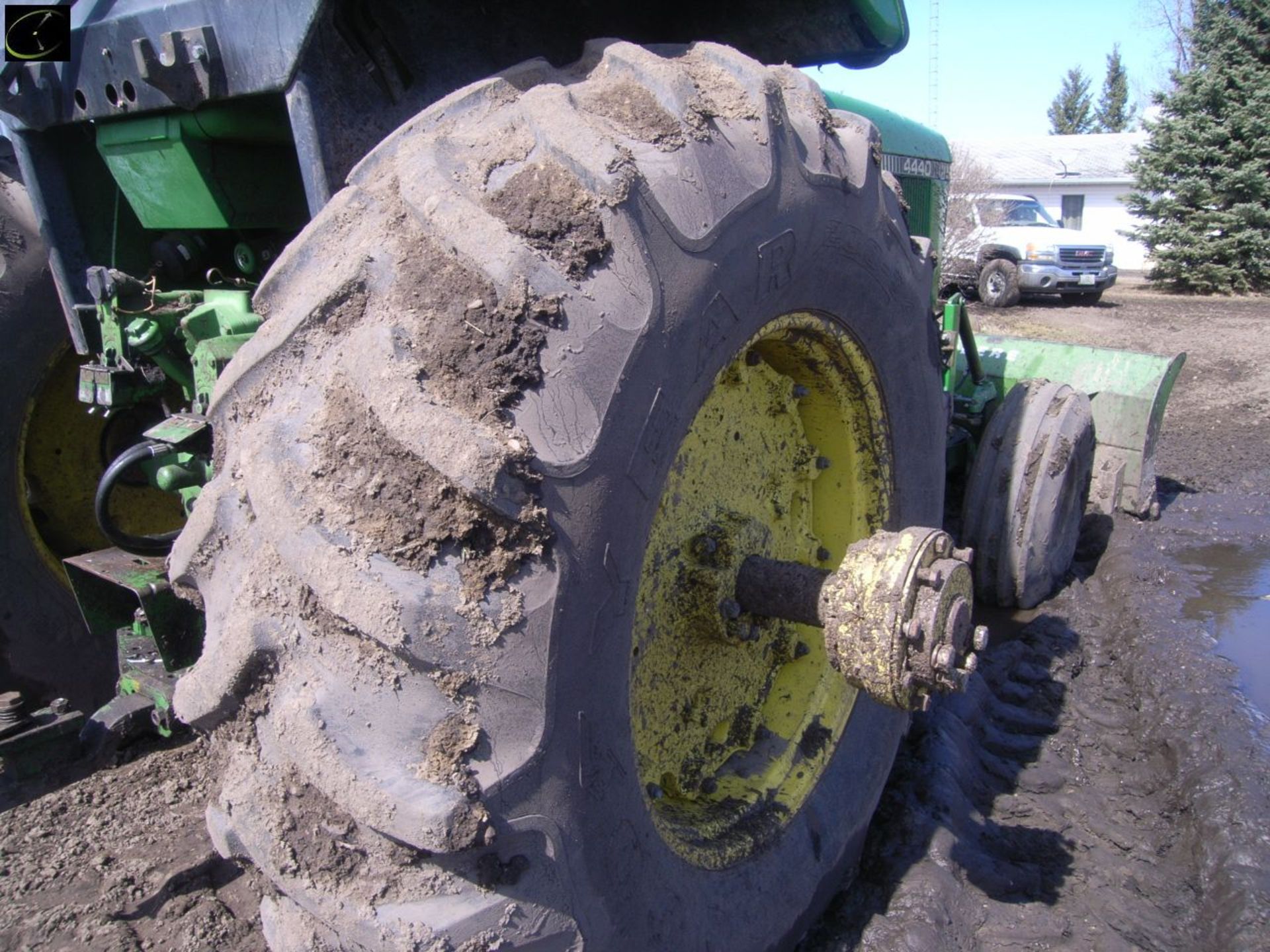 1981 Â JD 4440 tractor Â  SN:049656R Â ODO: 9331 hours Â  Quad Trans. 20.8 x 34 factory duals Â  c/w - Image 4 of 8