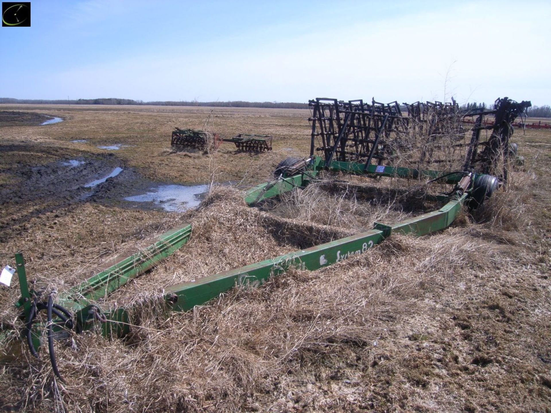 Flexicoil Â System 82 harrow bar Â 80' Â 5 bar tine harrows