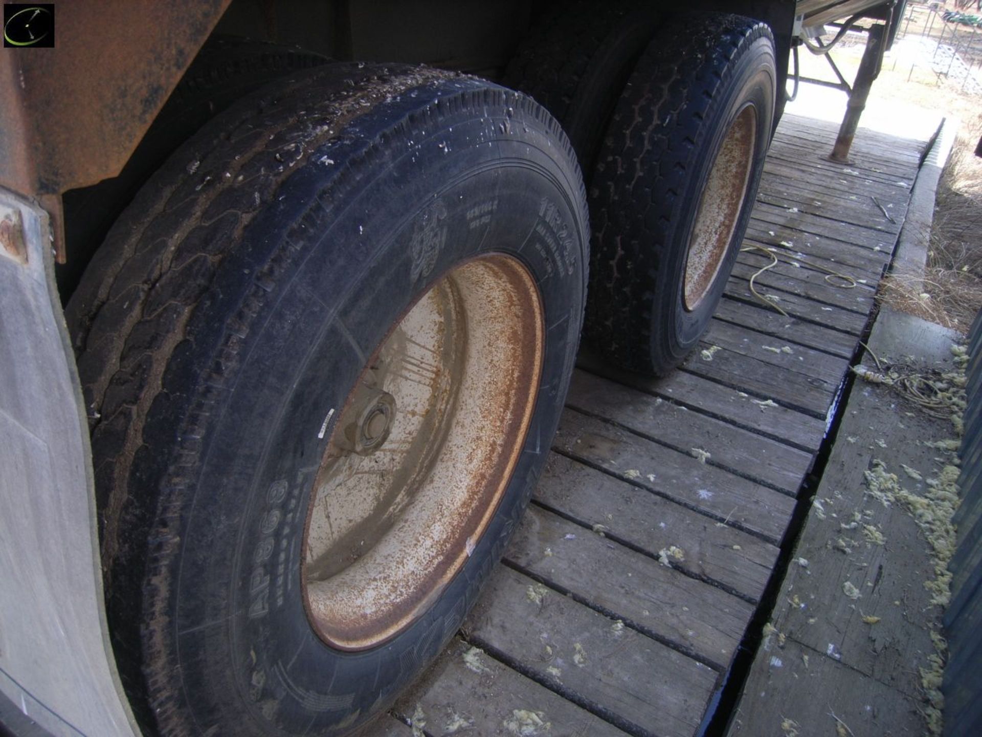 1997 Grain trailer Â 34' Â  SN: 2DEGBSZ2XV1010795 Â  Tire size: 11R 22.5 Â dual hoppers, Â w/ - Image 8 of 8