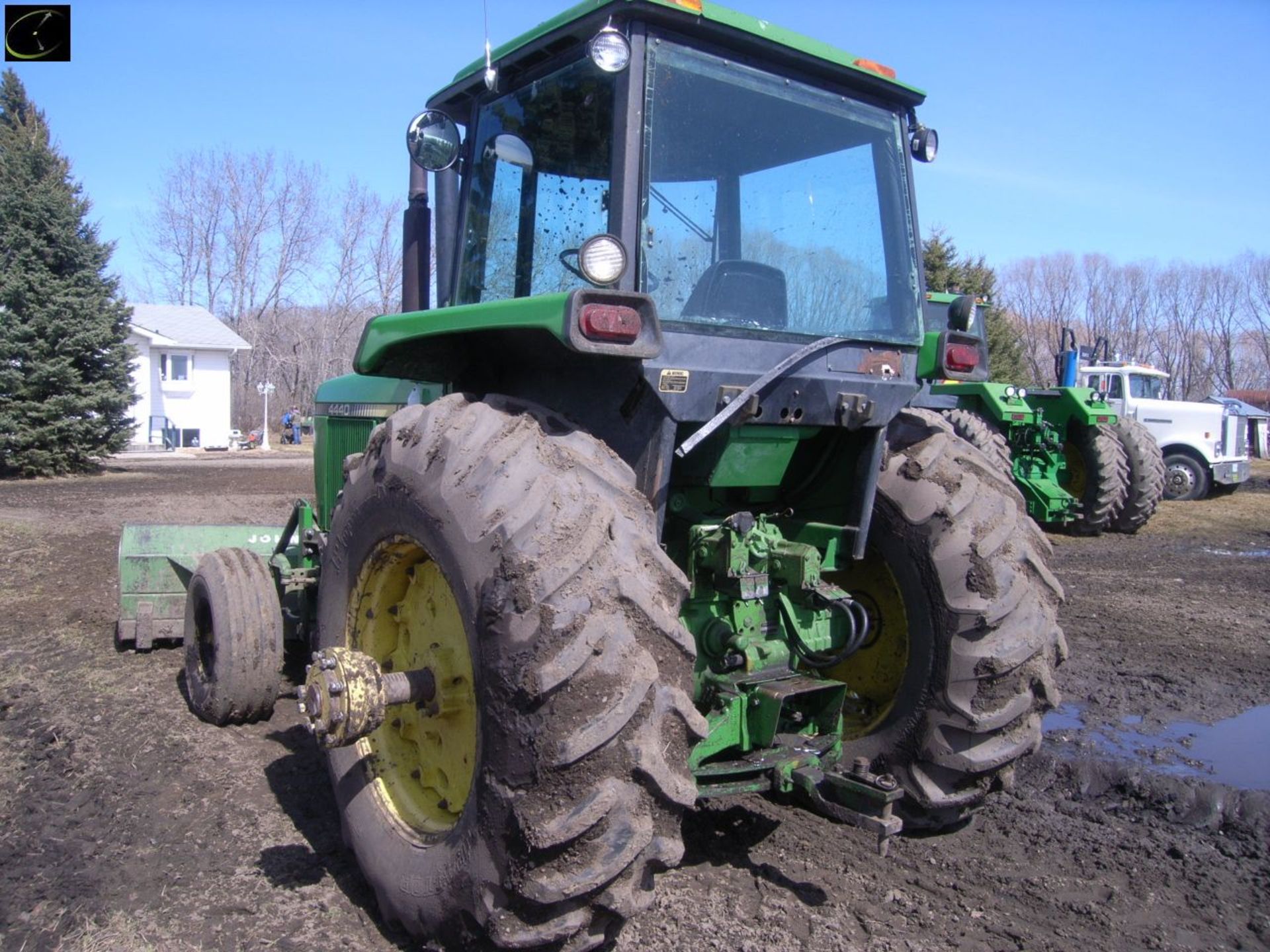 1981 Â JD 4440 tractor Â  SN:049656R Â ODO: 9331 hours Â  Quad Trans. 20.8 x 34 factory duals Â  c/w - Image 6 of 8