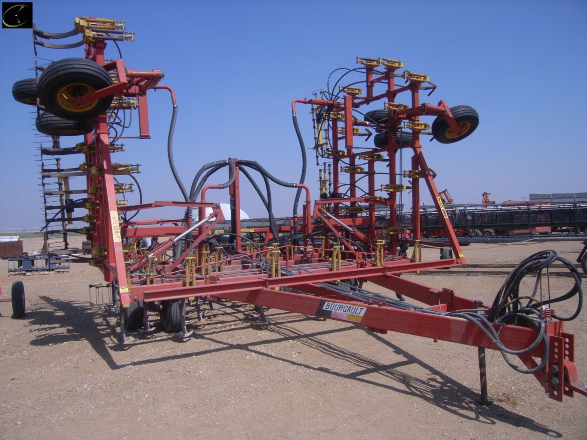 Bourgault 534-42 cultivator, twa all across, MTH