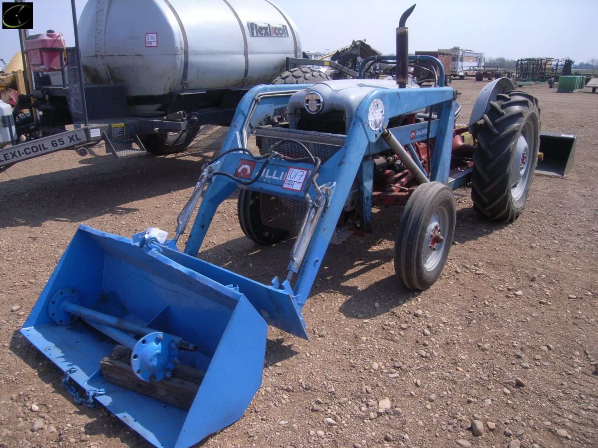 Ford 800 Tractor, c/w Allied 400 loader w/ 2 buckets, & roto tiller, drawbar attachment, 3PTH, - Image 2 of 7