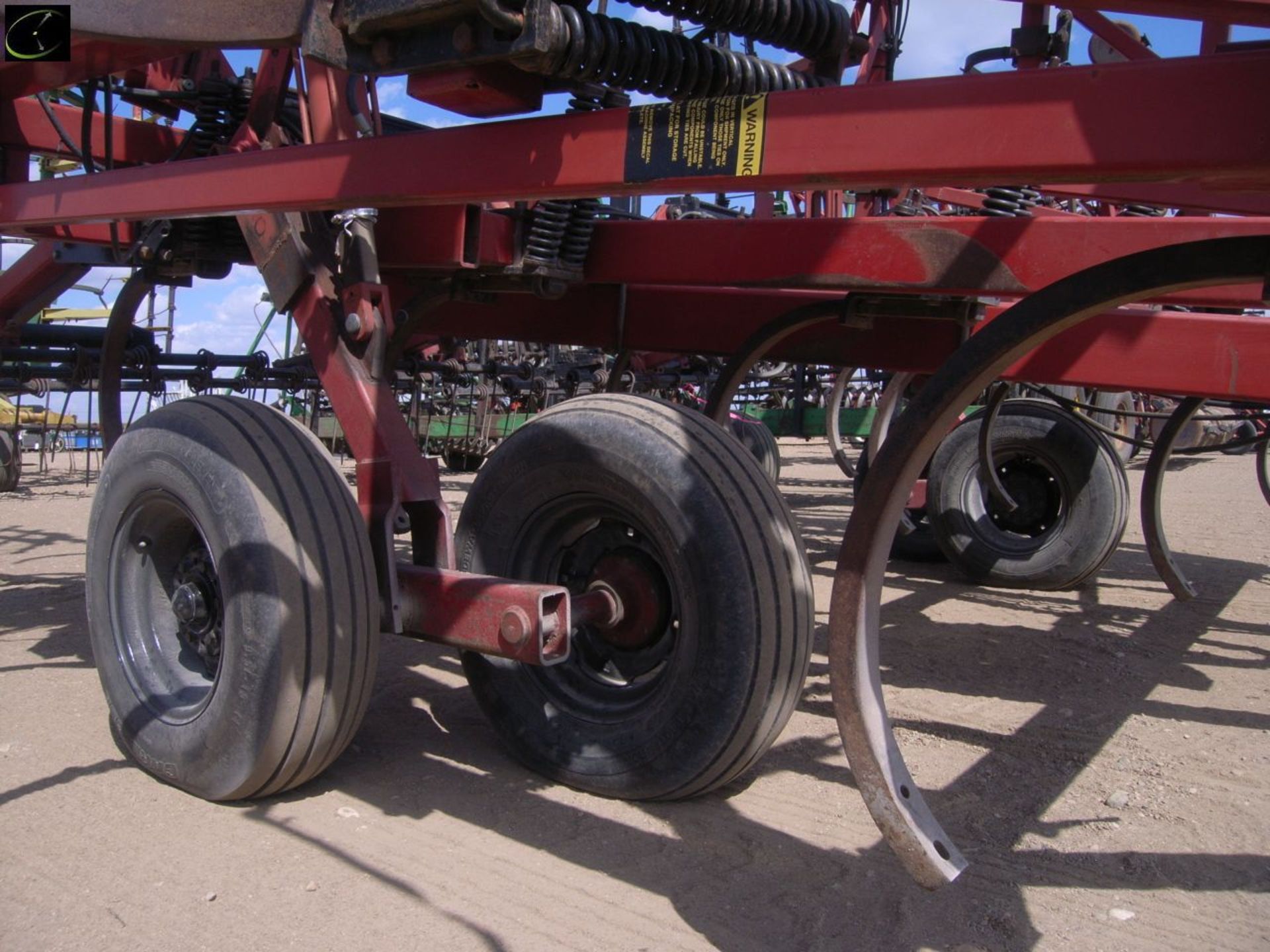 Case IH 5600 chisel plow, 50ft - Image 2 of 7