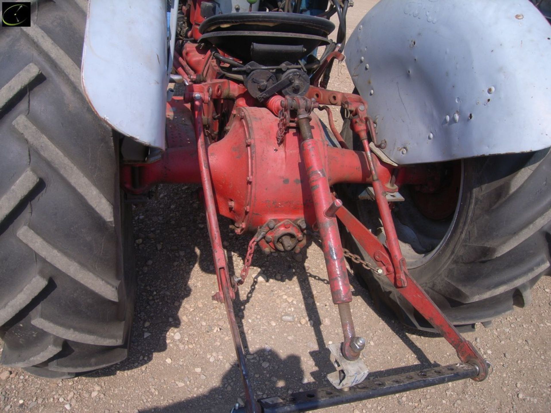 Ford 800 Tractor, c/w Allied 400 loader w/ 2 buckets, & roto tiller, drawbar attachment, 3PTH, - Image 7 of 7