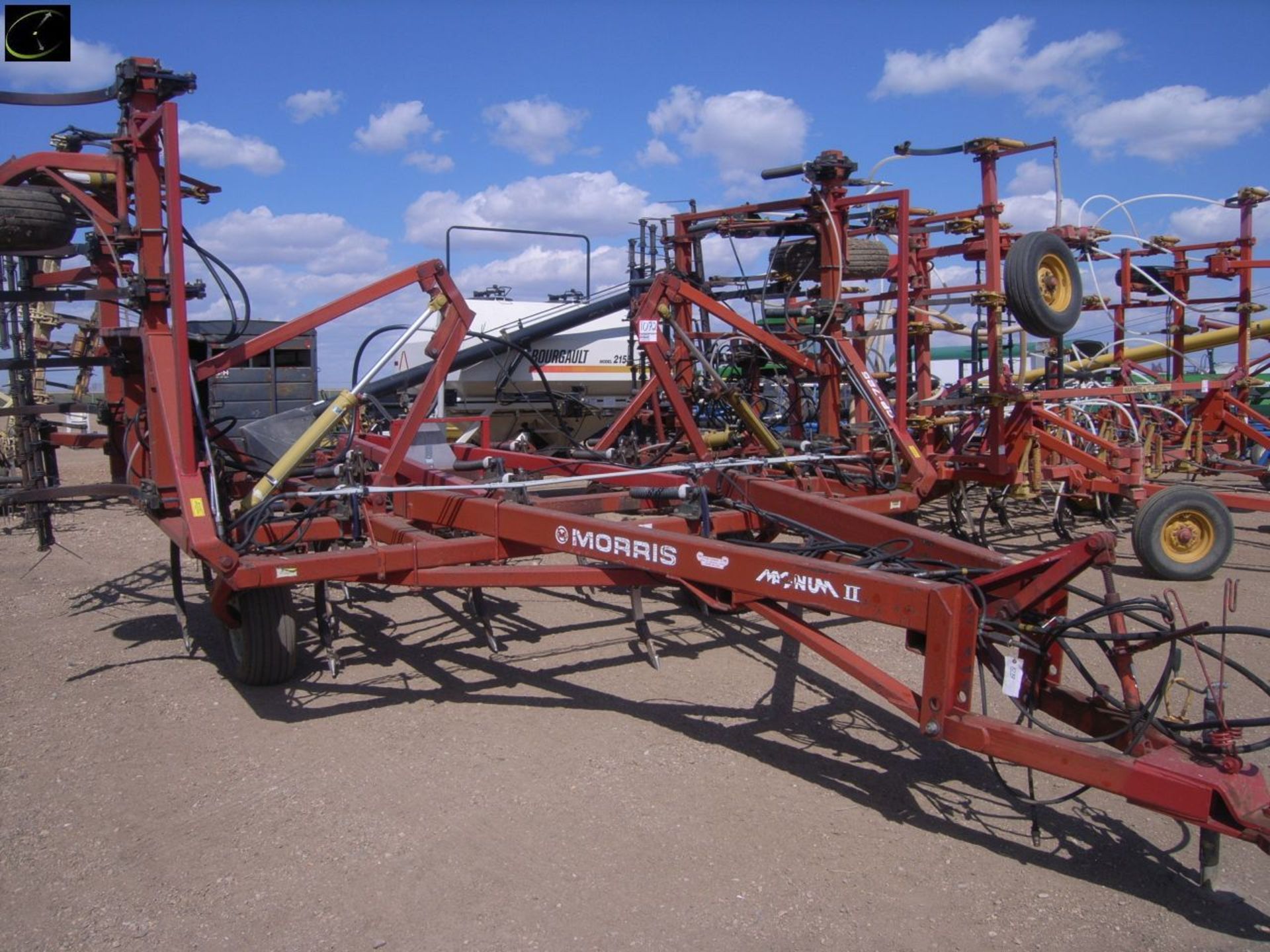 1985 Morris 725 Magnum Anhydrous cultivator