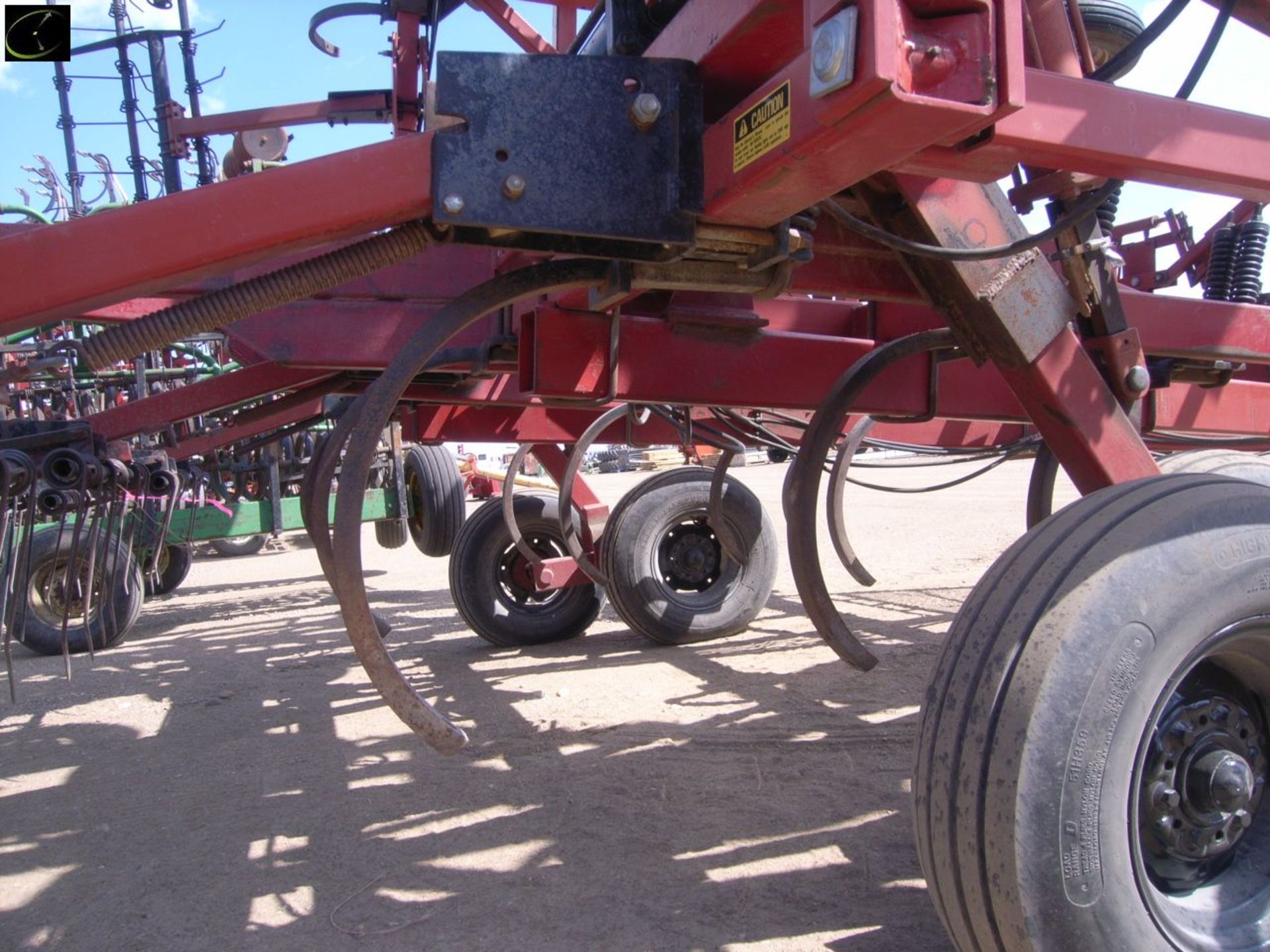 Case IH 5600 chisel plow, 50ft - Image 3 of 7