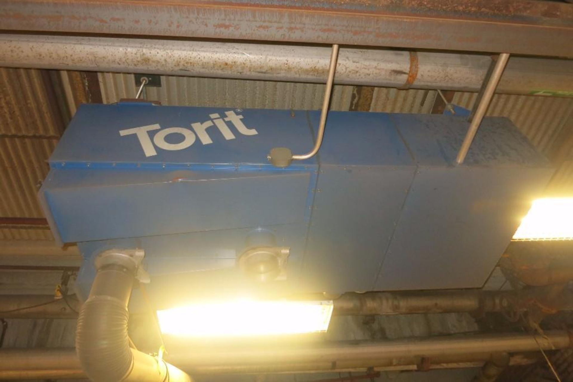 Torit dust collector, ceiling mount with flex arm, dual inlet - Image 2 of 2