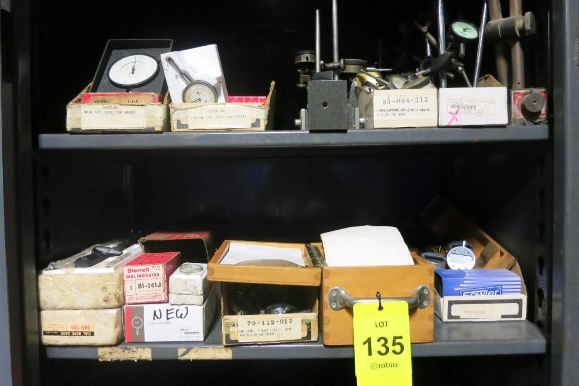 [Lot] Precision test equipment including calipers, dial gauges, magnetic holders, hole gauges,
