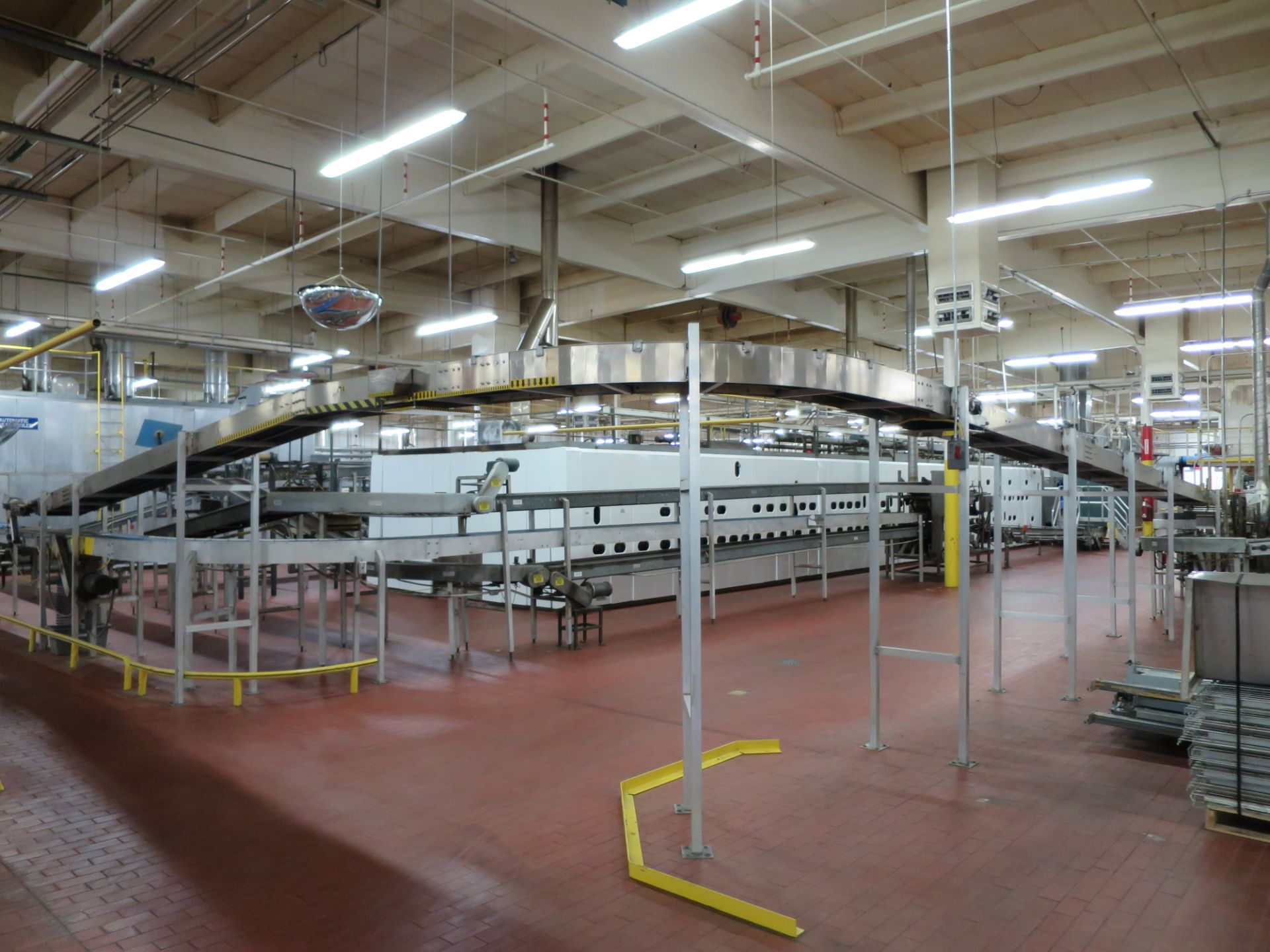 Bread transfer conveyor, 80' long, (1) 90° turn, 18" plastic belt with hydraulic drop down, from - Image 2 of 2
