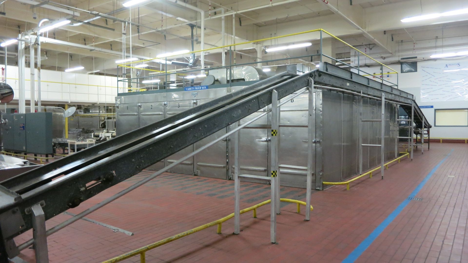 [Lot] Pan return and feed conveyor, approx. 425 running, various types (belt, roller, magnetic) with - Image 6 of 7