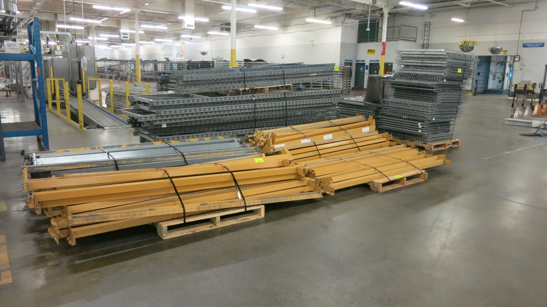 [Lot] 16-Sections pallet racks, with (13) uprights x 12', (5) uprights x 10', (55) cross beams x
