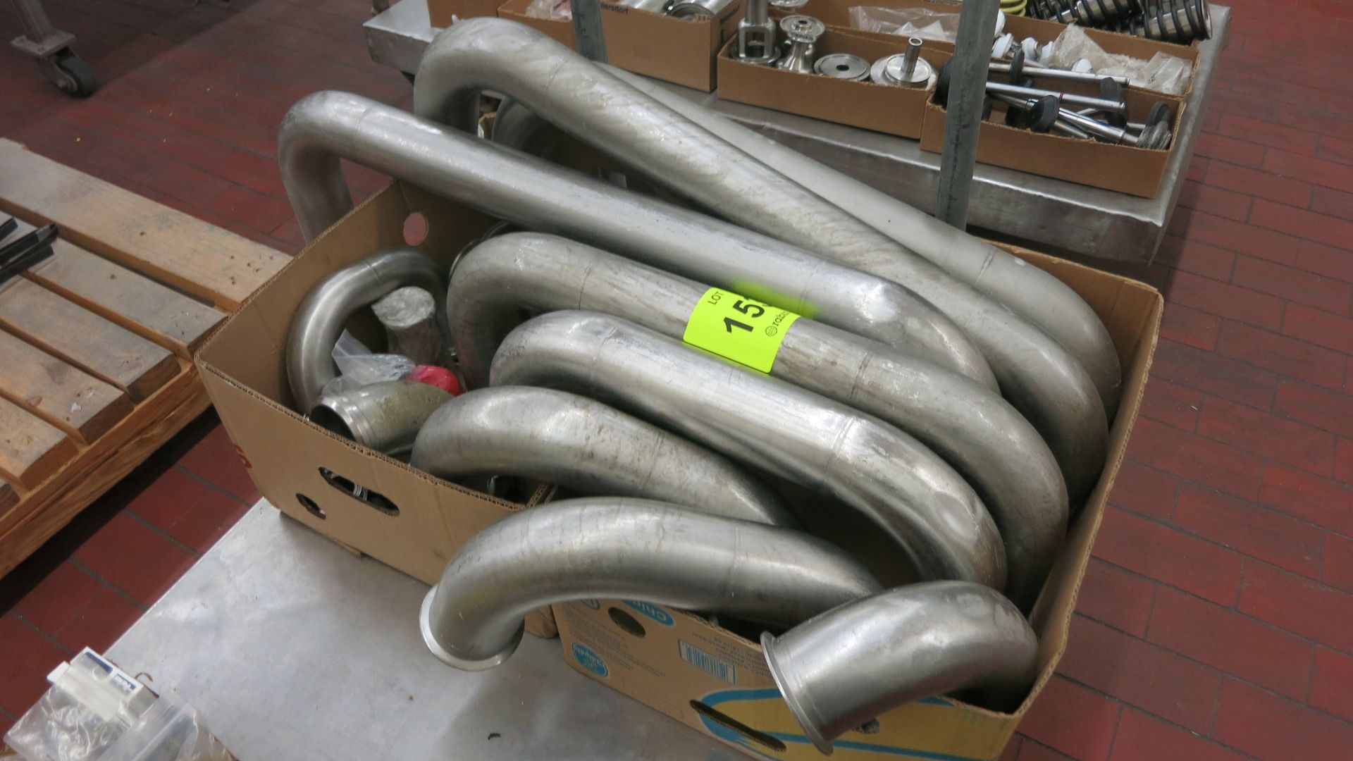 Stainless pipe connections for CIP diversion plates