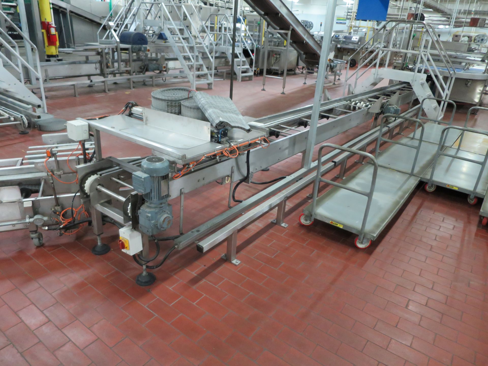 Full tray discharge conveyor, 30' long, 20" wide (belts removed) with 9Â½' mobile section, 1 hp - Image 2 of 2