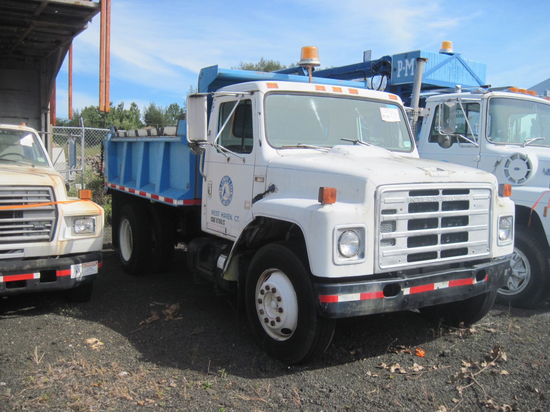 1985 International S-1754 dump truck, VIN #1HTLCHXM8FHA46137, 15,000 lbs, single axle, diesel - Bild 2 aus 4