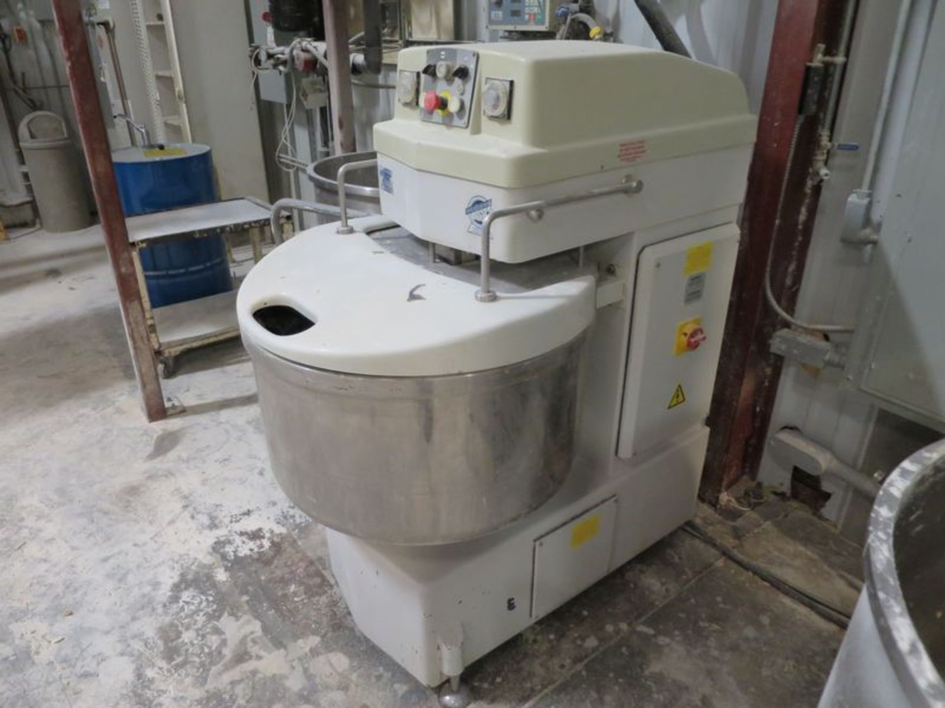 Excellent spiral mixer, model KSM1202M, Sn: 7395, new in 2003, used sparingly as a prototype mix