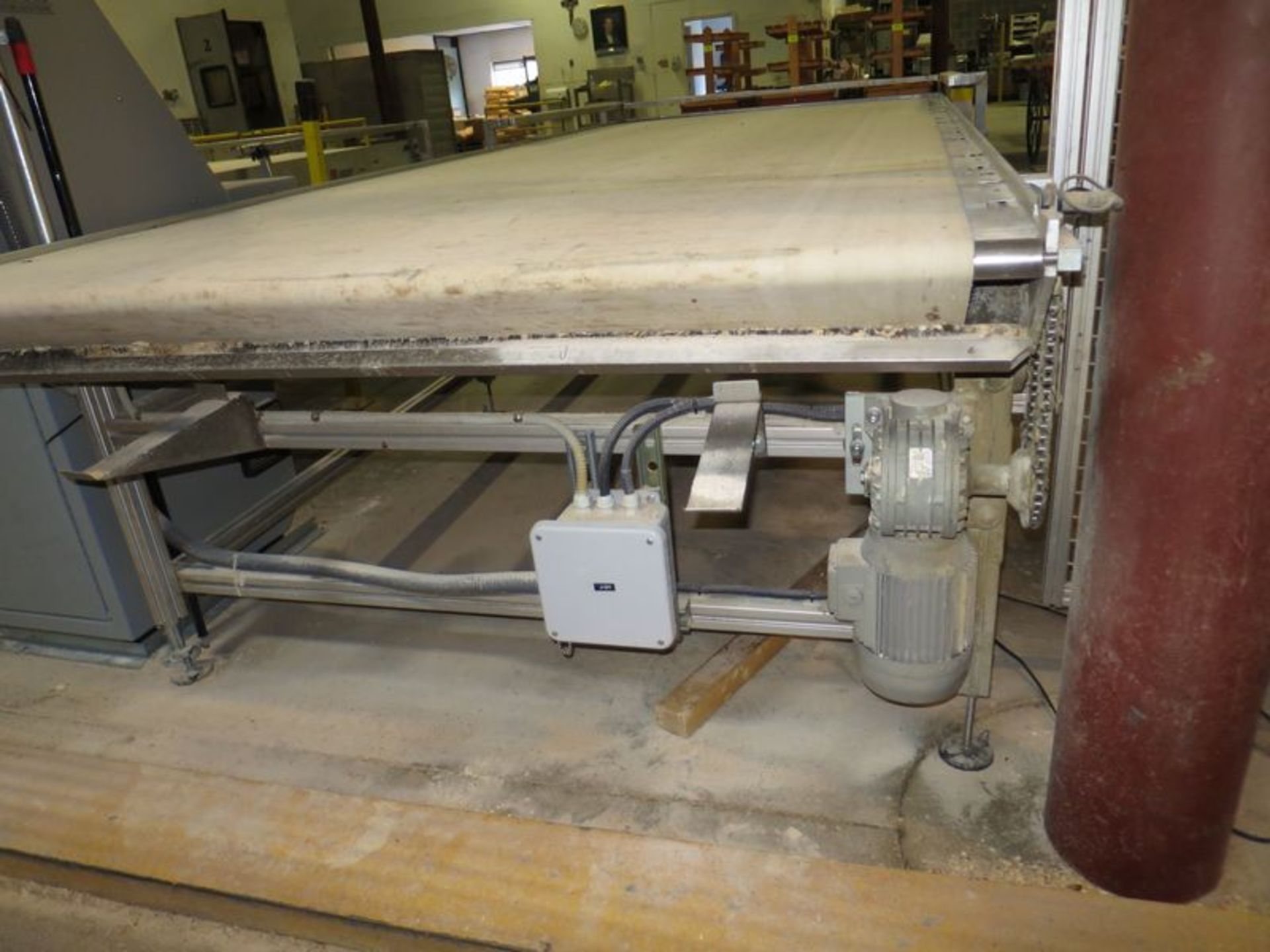 Marden feed belt for oven loader, 12' x 55" wide, with servo drive and hand controls - Image 2 of 2