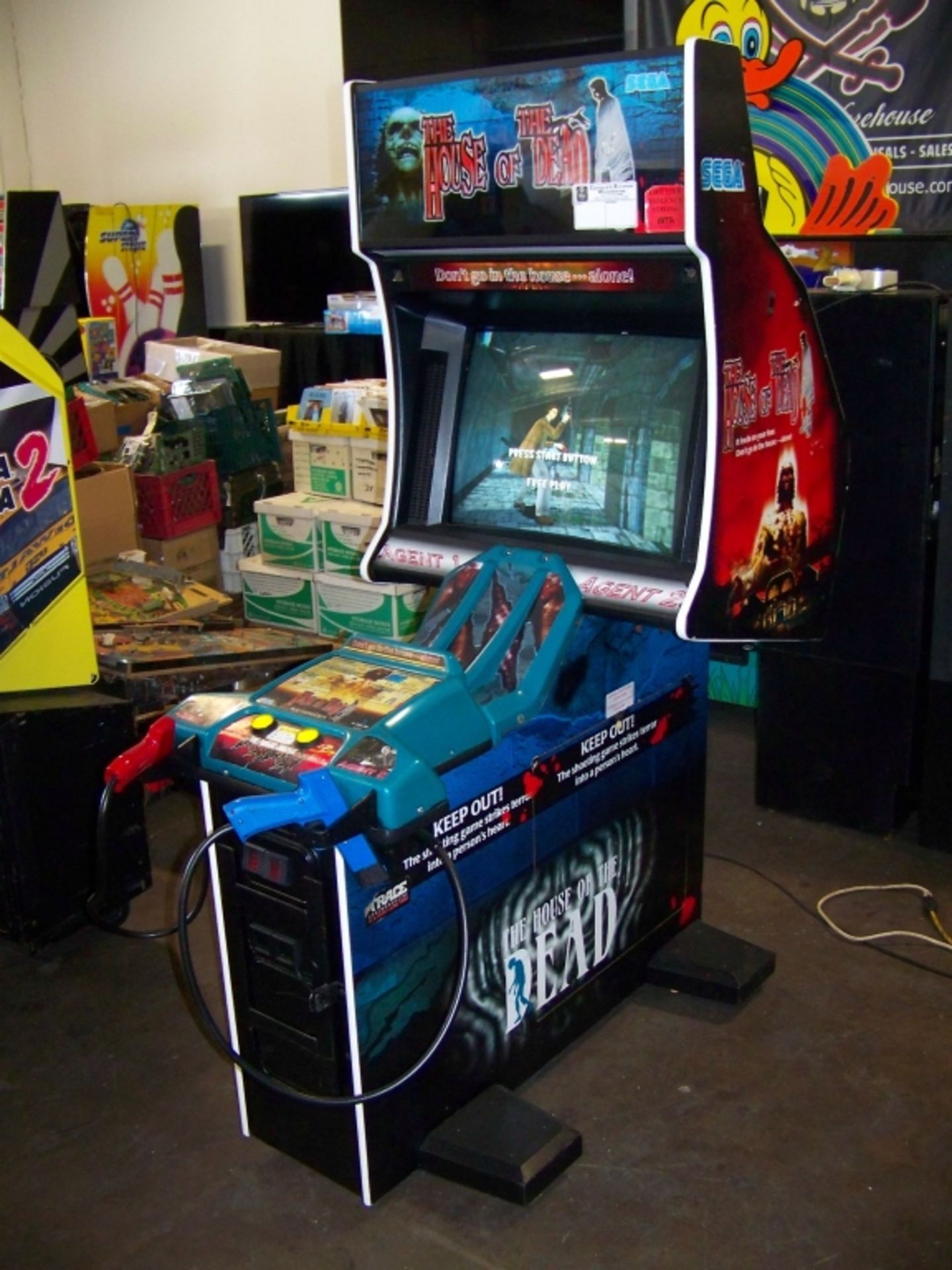 THE HOUSE OF THE DEAD ZOMBIE SHOOTER ARCADE GAME E - Image 2 of 6