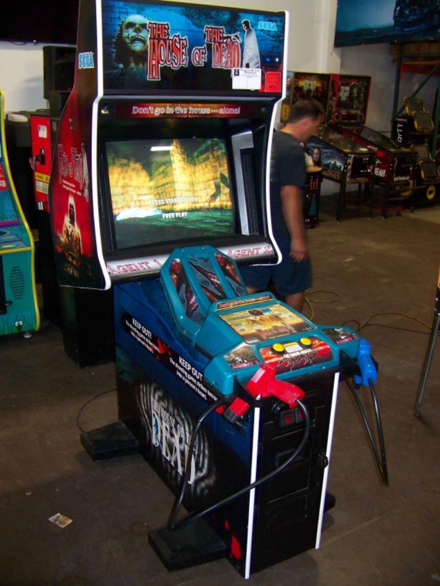 THE HOUSE OF THE DEAD ZOMBIE SHOOTER ARCADE GAME E