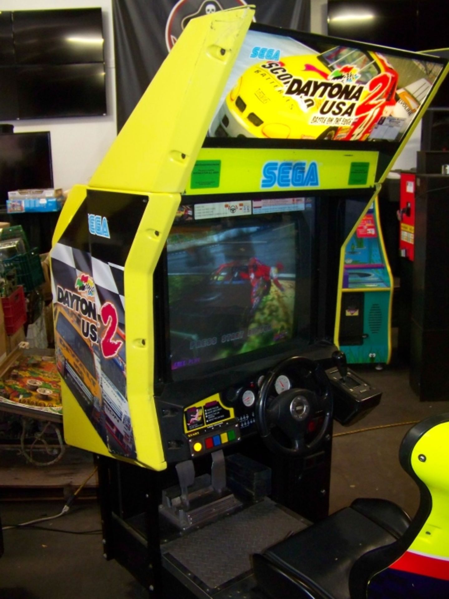 SEGA DAYTONA USA 2 RACING ARCADE GAME - Image 4 of 5