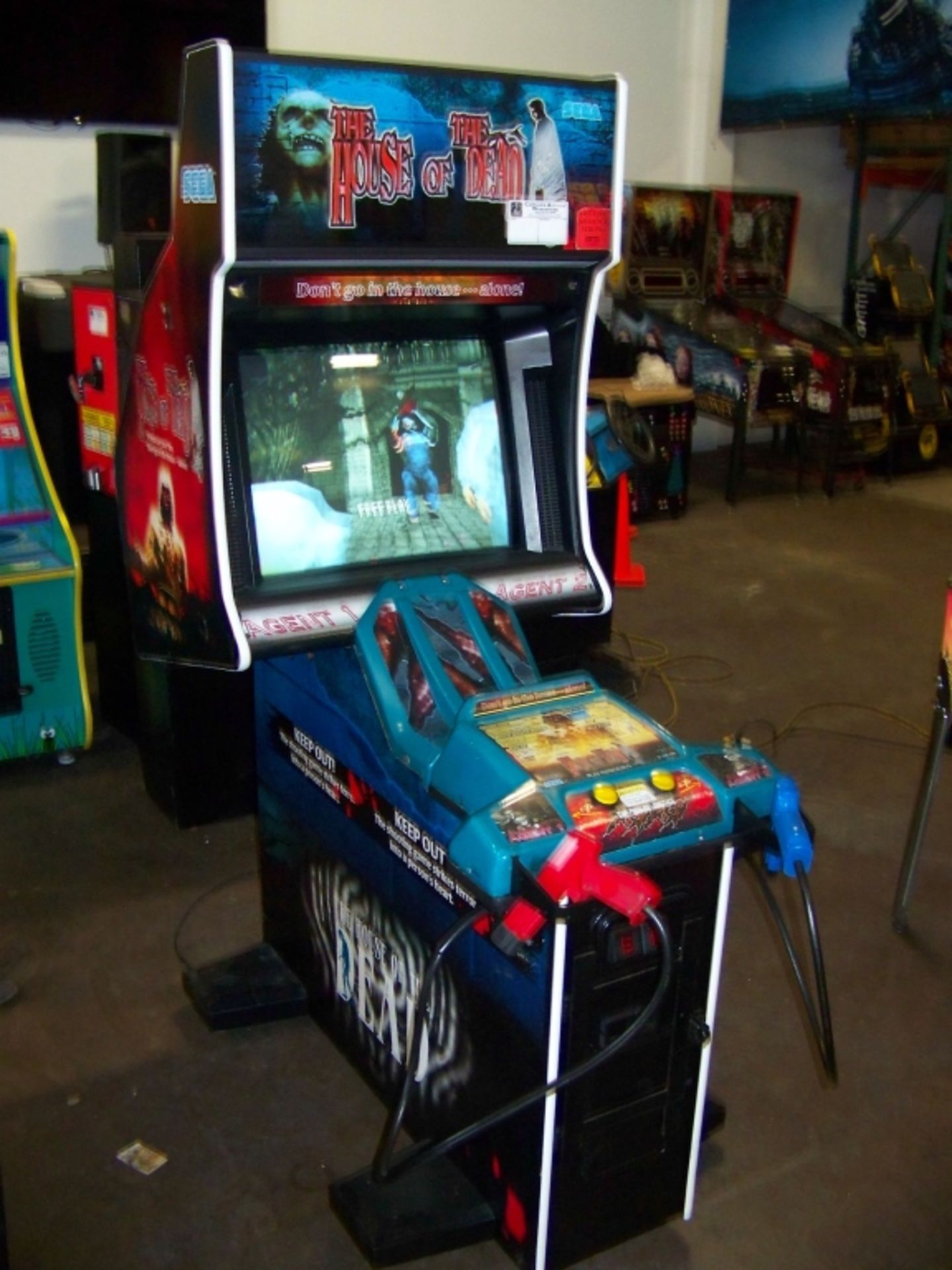 THE HOUSE OF THE DEAD ZOMBIE SHOOTER ARCADE GAME E - Image 6 of 6