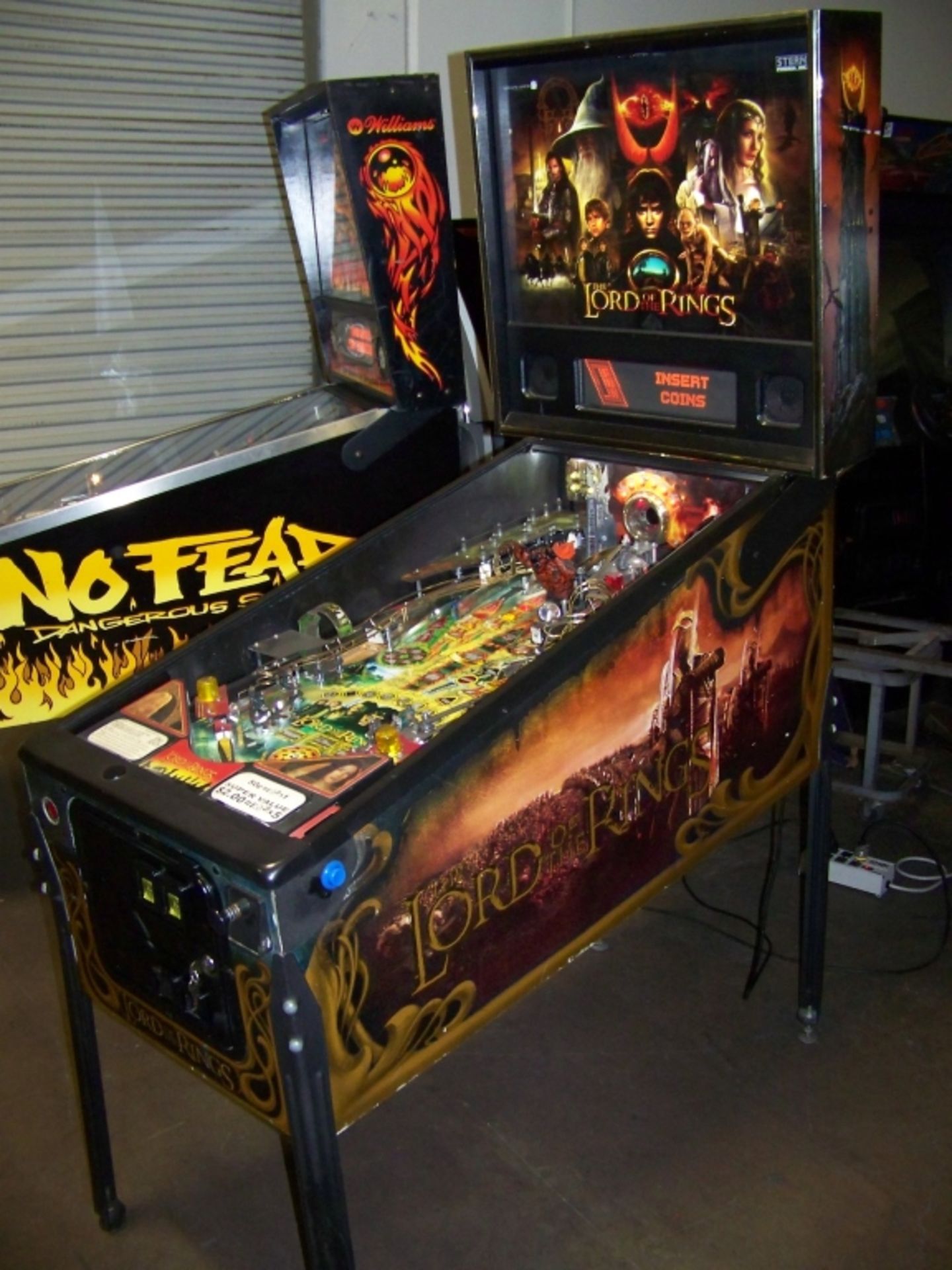 LORD OF THE RINGS PINBALL MACHINE STERN Item is in used condition. Evidence of wear and commercial - Image 2 of 10
