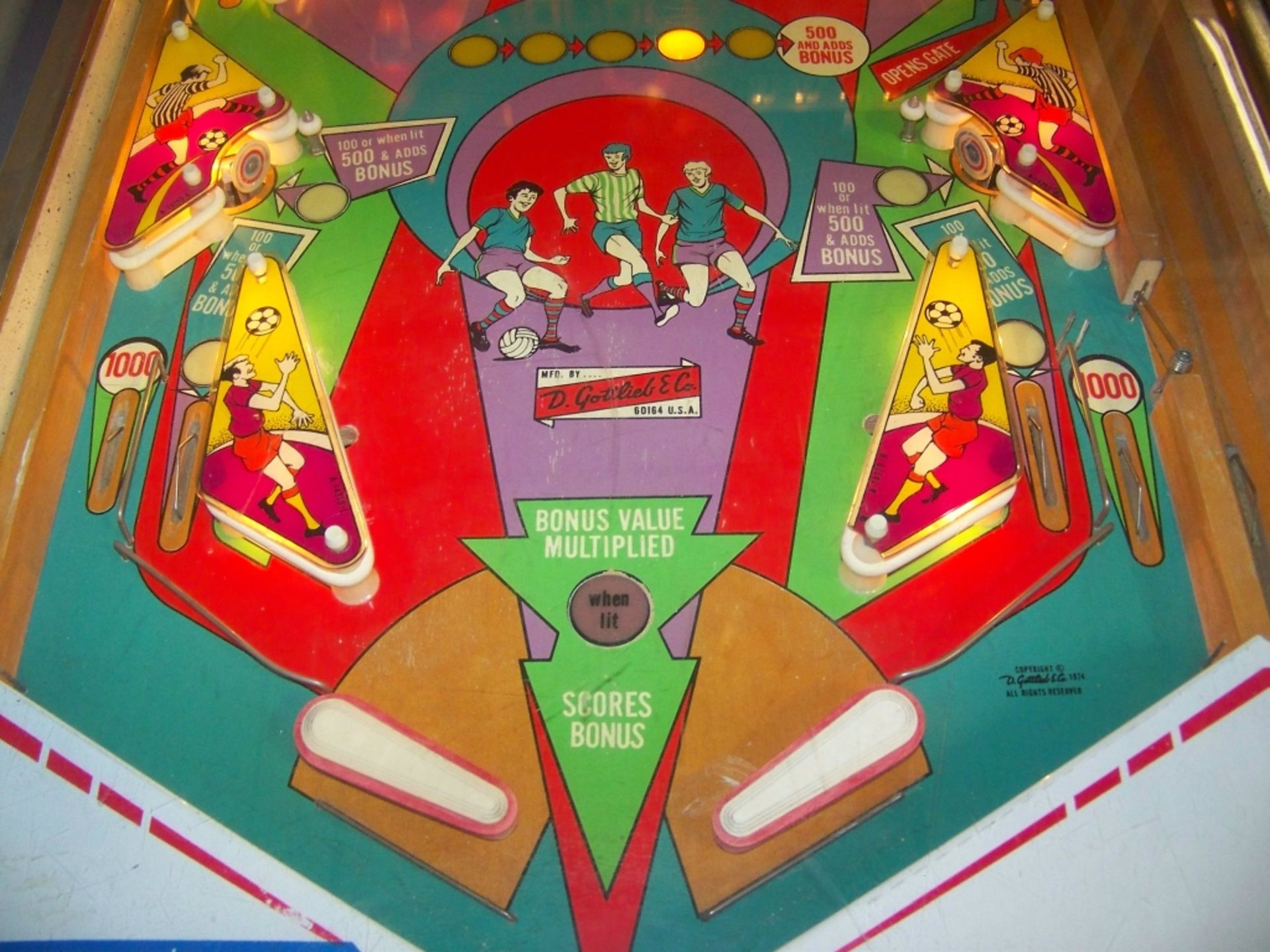 SOCCER PINBALL MACHINE ANIMATED BOX GOTTLIEB 1975 Item is in used condition. Evidence of wear and - Image 2 of 8