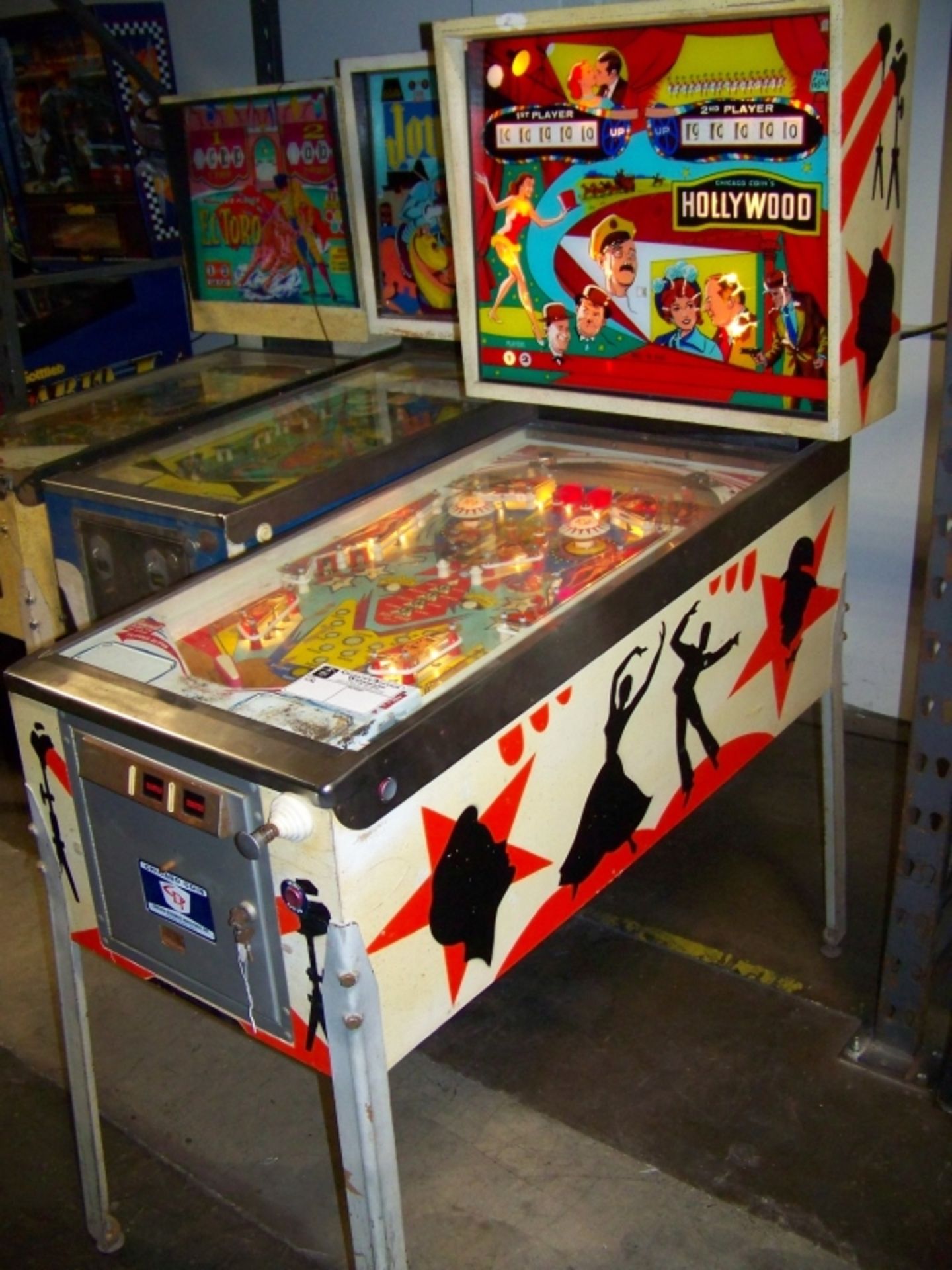 HOLLYWOOD PINBALL MACHINE CHICAGO COIN 1976 Item is in used condition. Evidence of wear and - Image 2 of 6