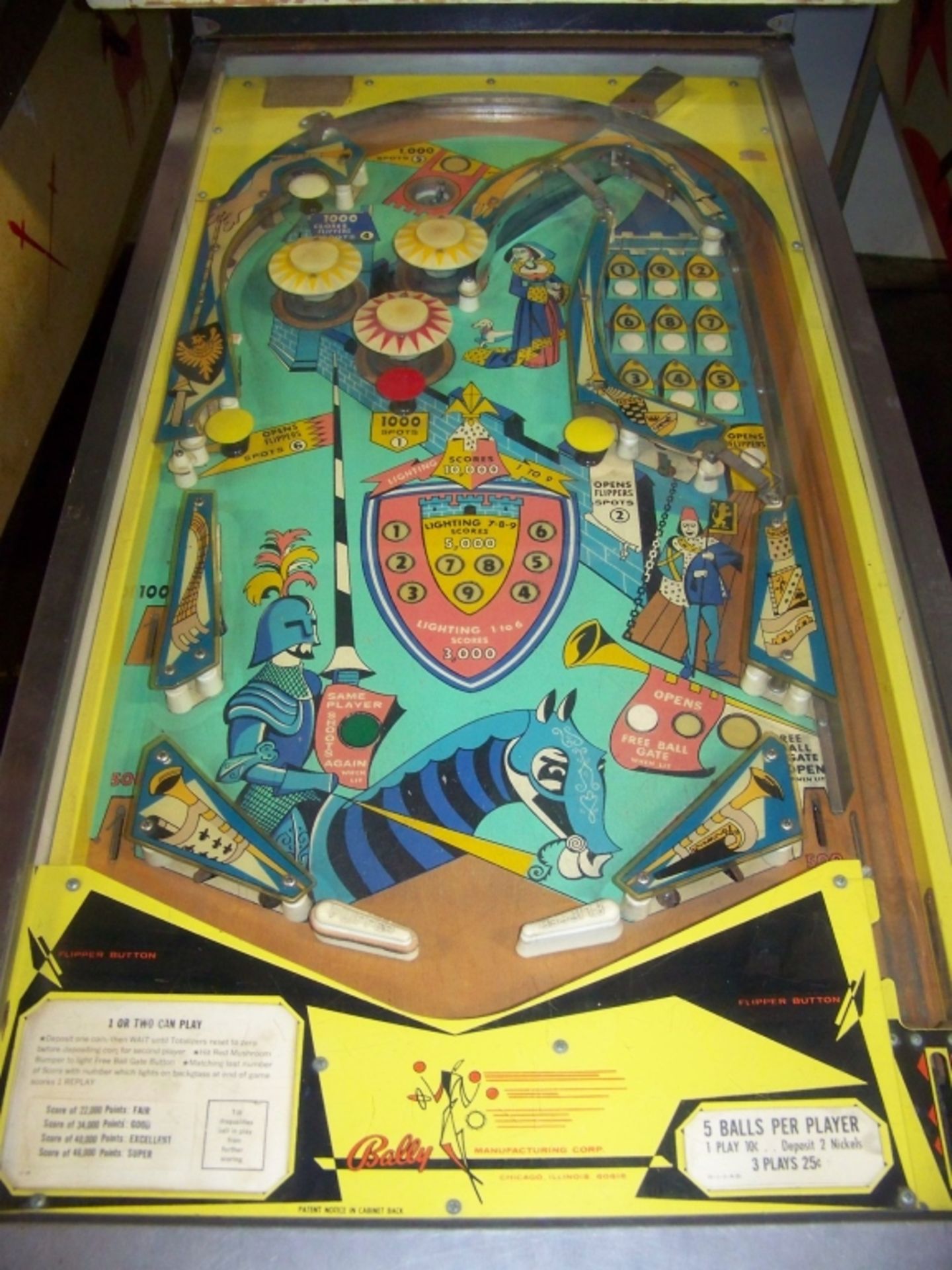 JOUST CLASSIC PINBALL MACHINE BALLY 1969 Item is in used condition. Evidence of wear and - Image 3 of 6