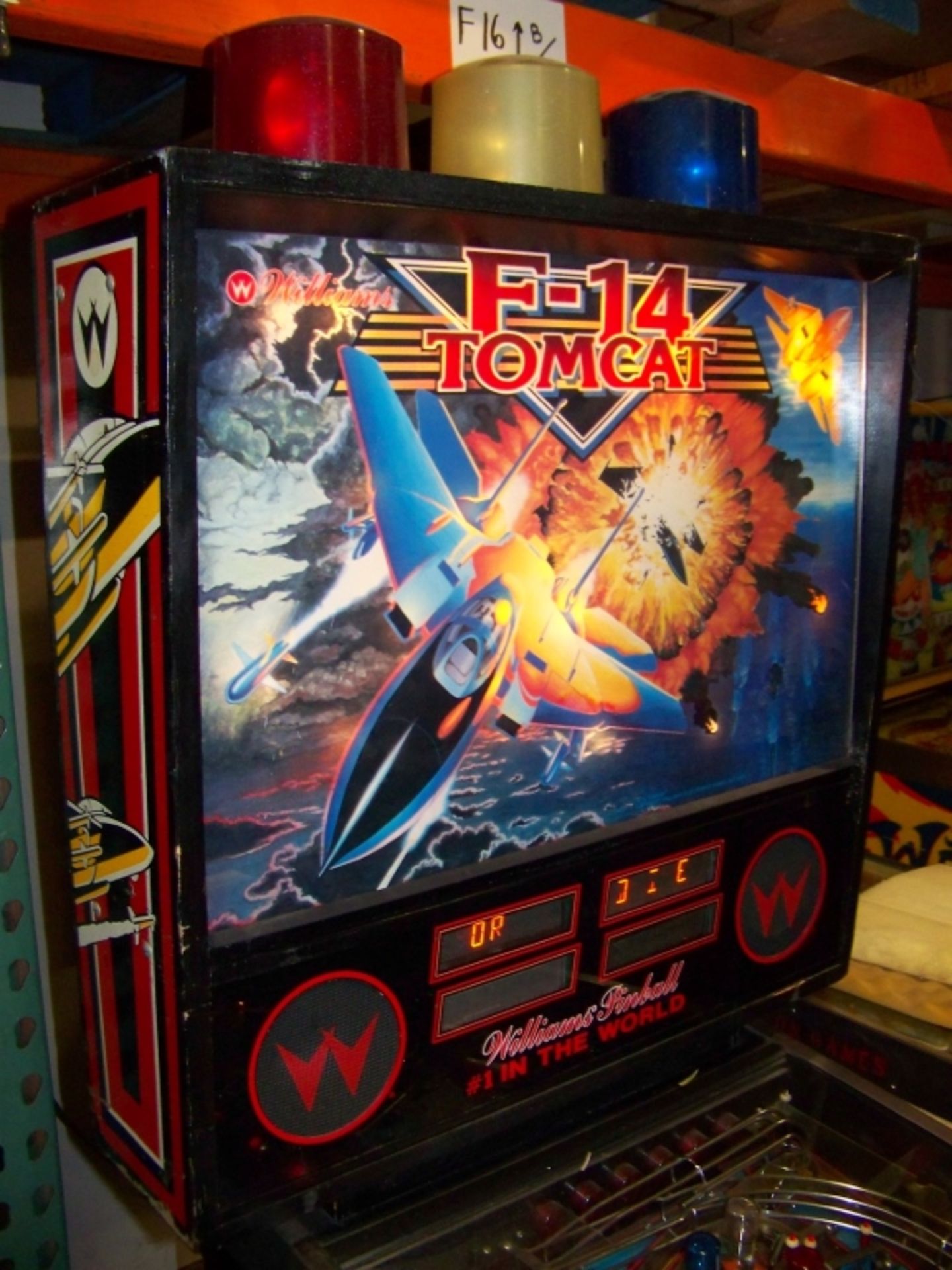 F-14 TOMCAT PINBALL MACHINE WILLIAMS 1987 Item is in used condition. Evidence of wear and commercial - Image 5 of 9