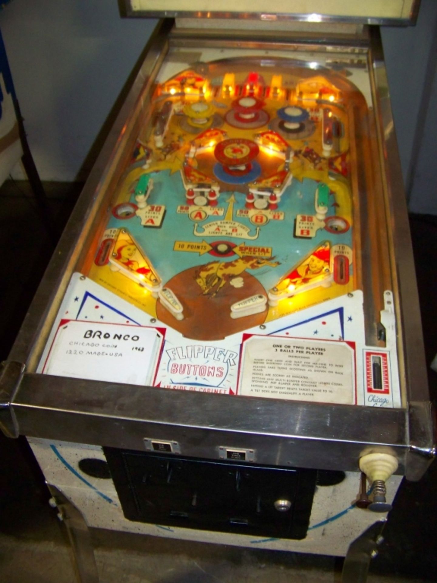 BRONCO PINBALL MACHINE CHICAGO COIN 1963 Item is in used condition. Evidence of wear and - Image 8 of 8