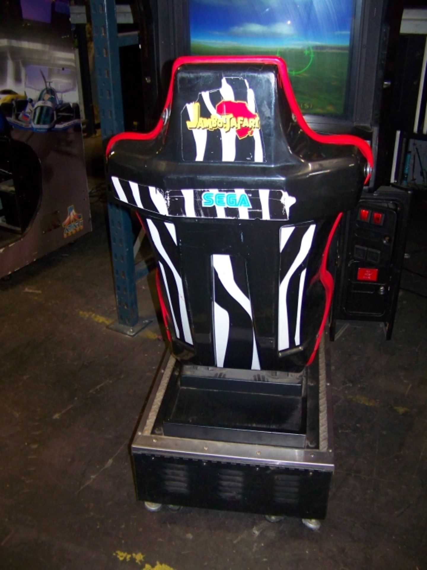 JAMBO SAFARI SITDOWN DRIVER ARCADE GAME SEGA NAOMI Item is in used condition. Evidence of wear and - Image 3 of 3