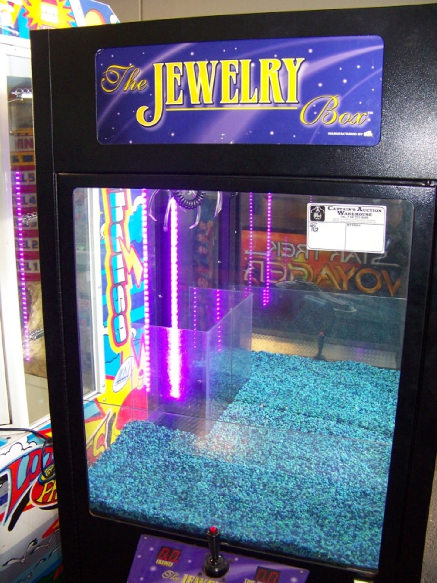 31"" ICE JEWELRY BOX PLUSH CLAW CRANE MACHINE Item is in used condition. Evidence of wear and - Image 5 of 6