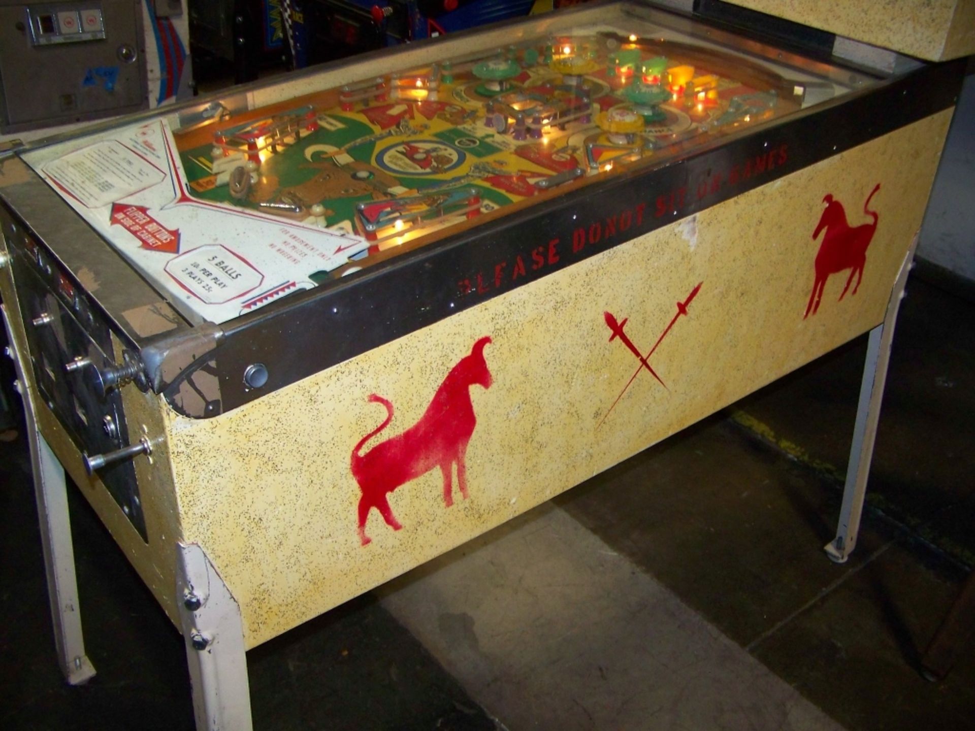 EL TORO PINBALL MACHINE WILLIAMS 1963 Item is in used condition. Evidence of wear and commercial - Image 4 of 5