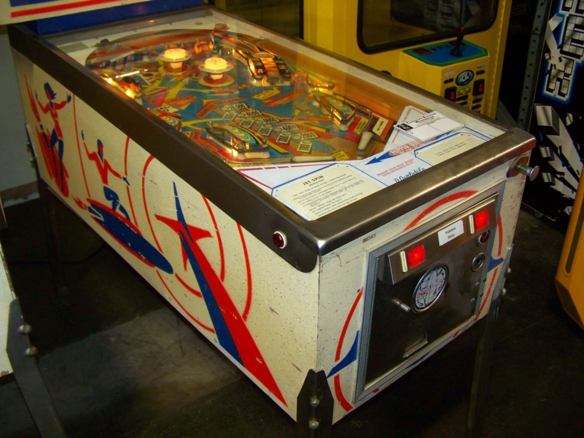 JET SPIN PINBALL MACHINE GOTTLIEB 1977 Item is in used condition. Evidence of wear and commercial - Image 6 of 8