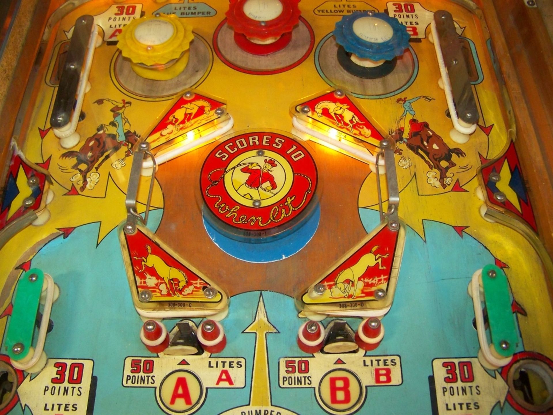 BRONCO PINBALL MACHINE CHICAGO COIN 1963 Item is in used condition. Evidence of wear and - Image 7 of 8