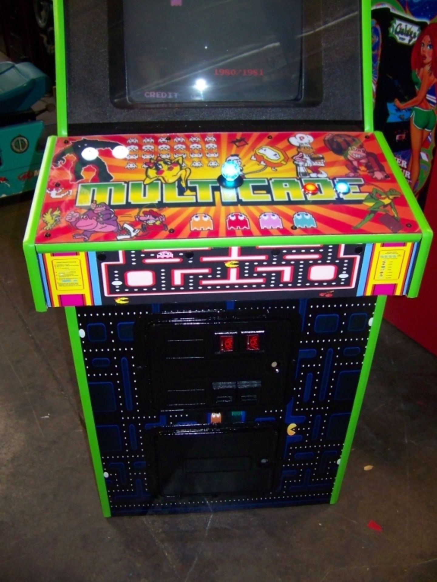 60 IN 1 MULTICADE UPRIGHT ARCADE GAME Item is in used condition. Evidence of wear and commercial - Image 4 of 7