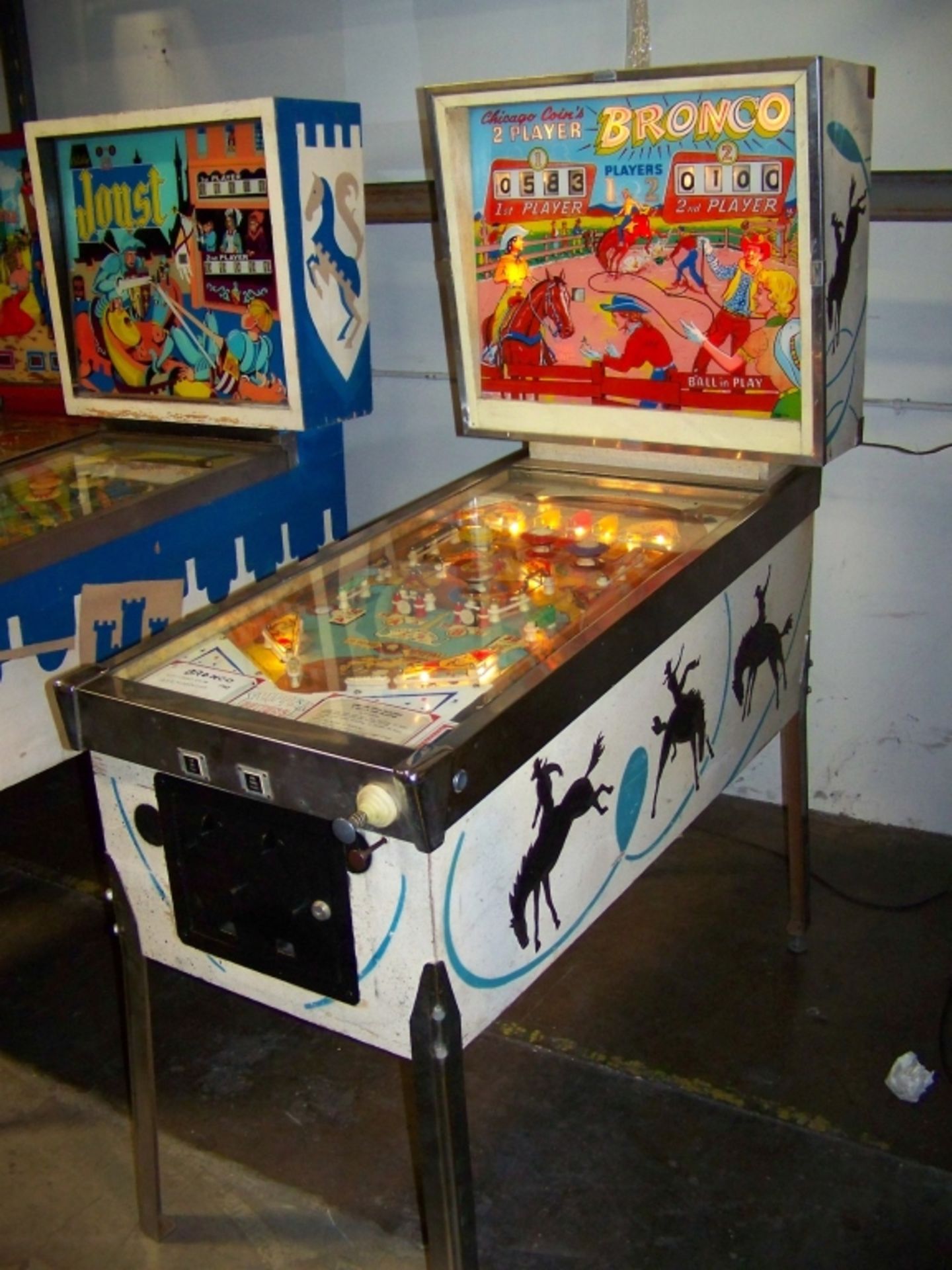 BRONCO PINBALL MACHINE CHICAGO COIN 1963 Item is in used condition. Evidence of wear and - Image 2 of 8