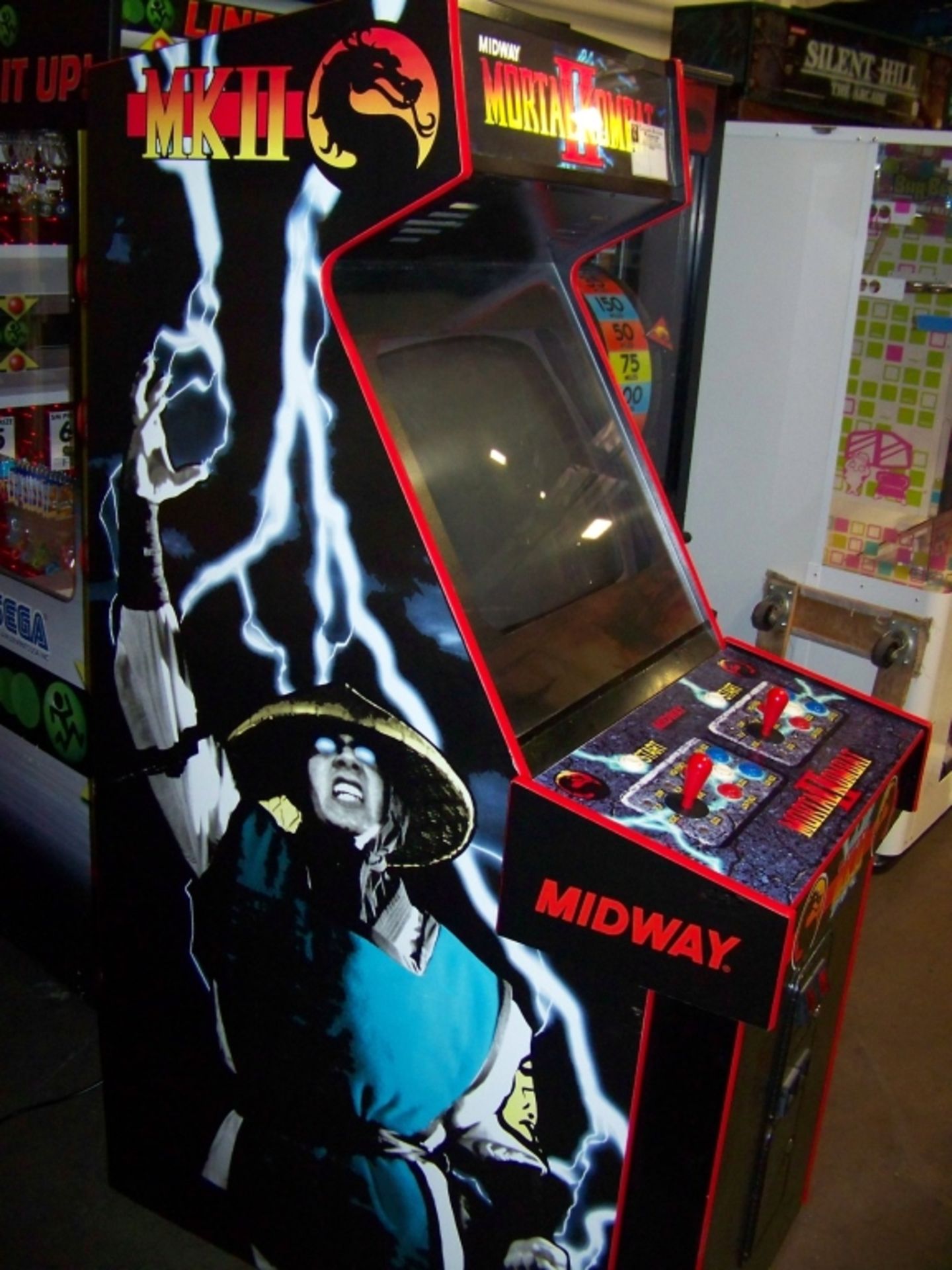 MORTAL KOMBAT II ARCADE GAME MIDWAY Item is in used condition. Evidence of wear and commercial - Image 8 of 8