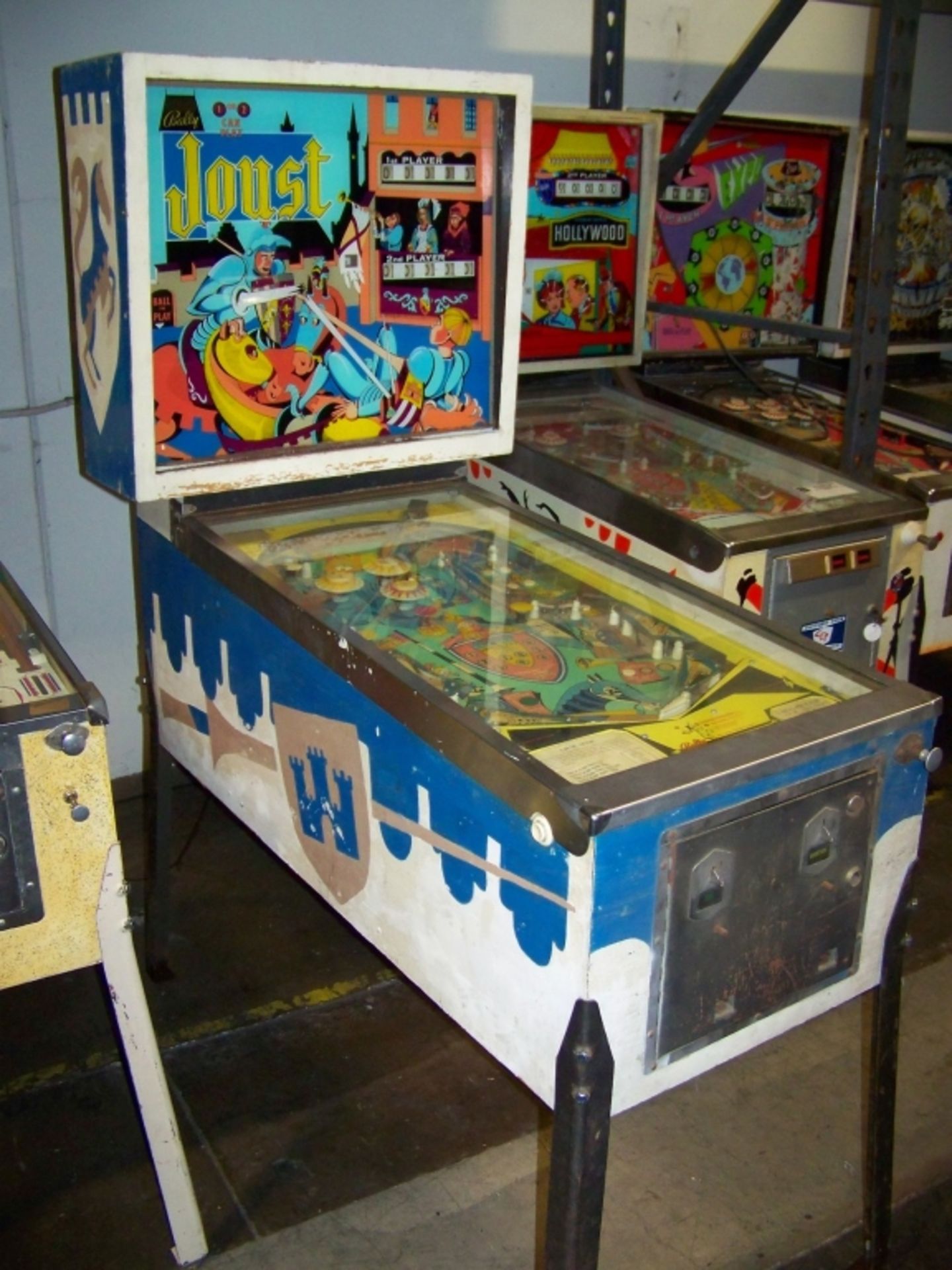 JOUST CLASSIC PINBALL MACHINE BALLY 1969 Item is in used condition. Evidence of wear and